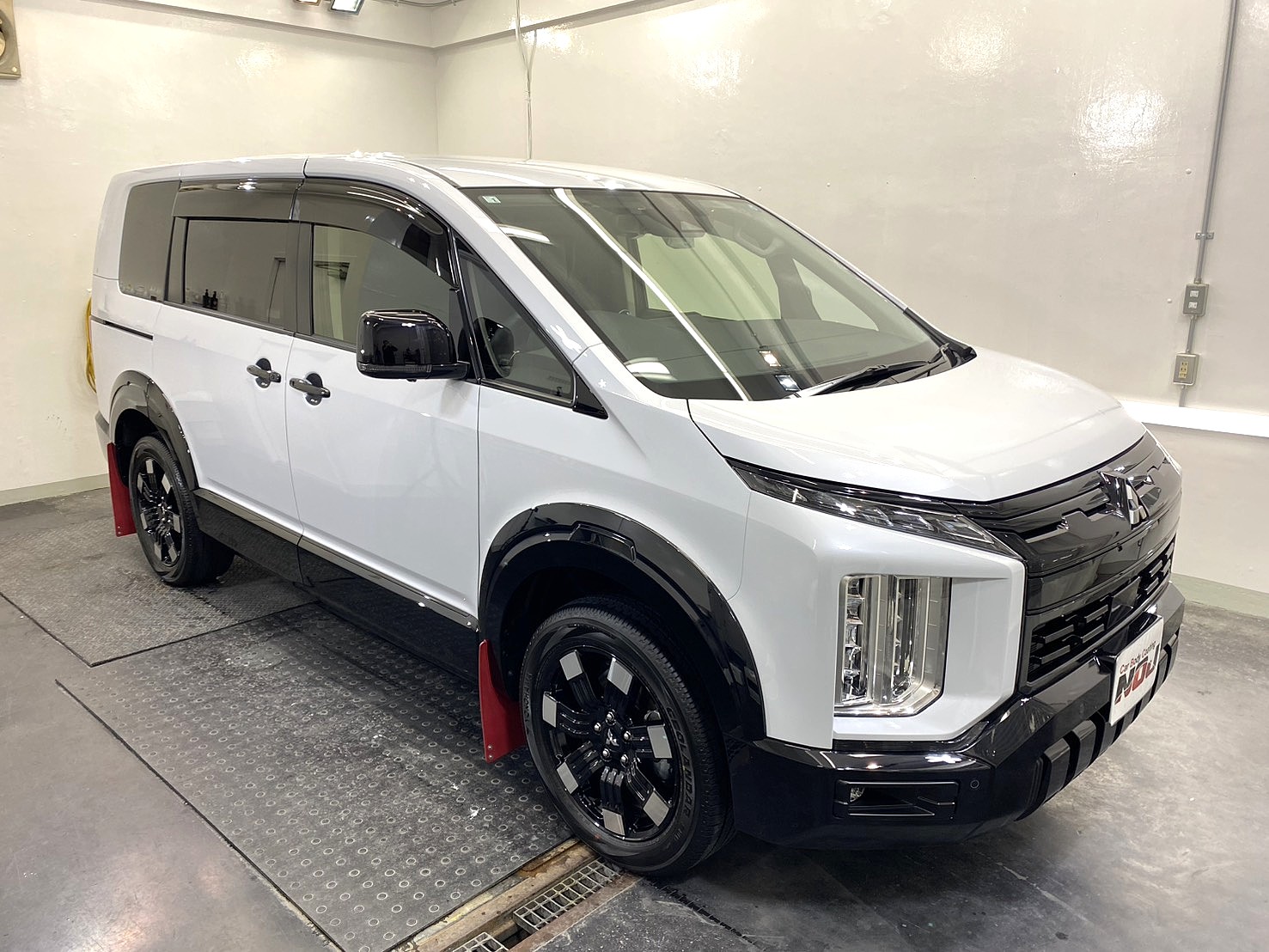 【三菱デリカD:5新車にロイヤルコーティング施工】新車でもキズはある？磨きの重要性をプロが解説｜NOJ大分店