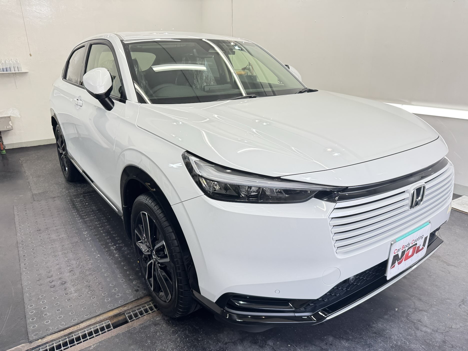 【ワンランク上の保護を】ホンダ ヴェゼル にセラミックコーティング+撥水層