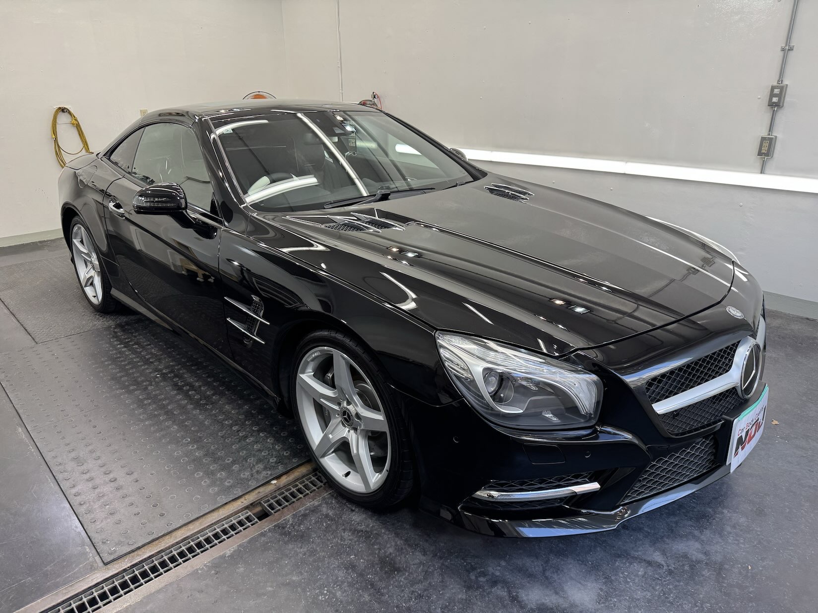 【優雅に美しく】メルセデスベンツ-AMG SL にロイヤルコーティング2層施工