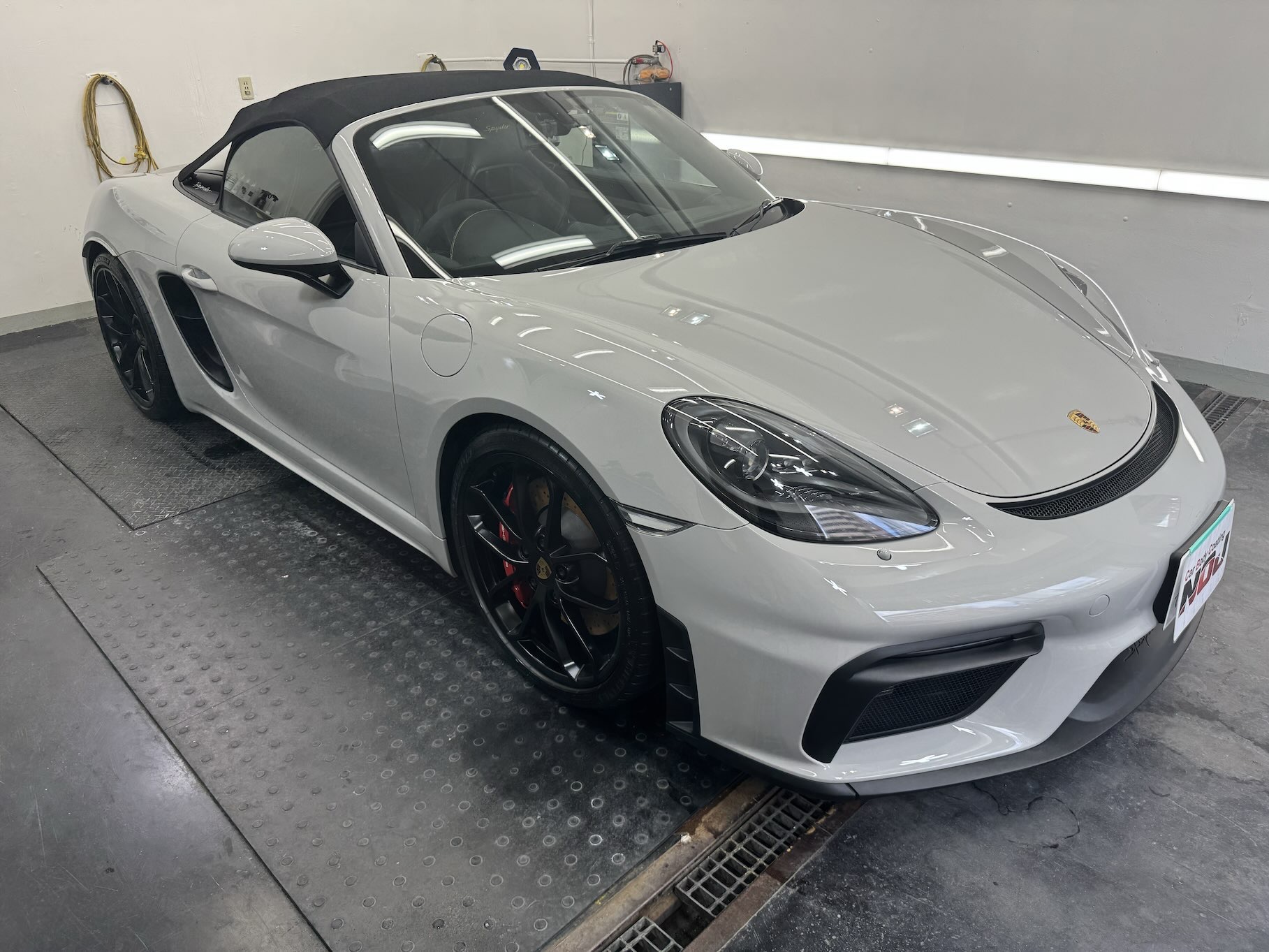 【美しさをさらに研ぎ澄ます。】PORSCHE 718 Spyder クレヨン　セラミックコーティング＋撥水層施工