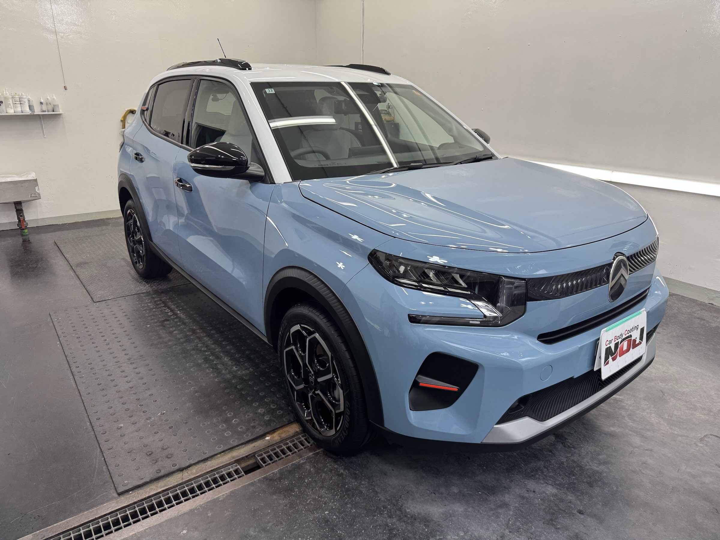 【鮮やかなモンテカルロブルーをより美しく】シトロエン C3 ハイブリッドにNOJロイヤルコーティング2層施工