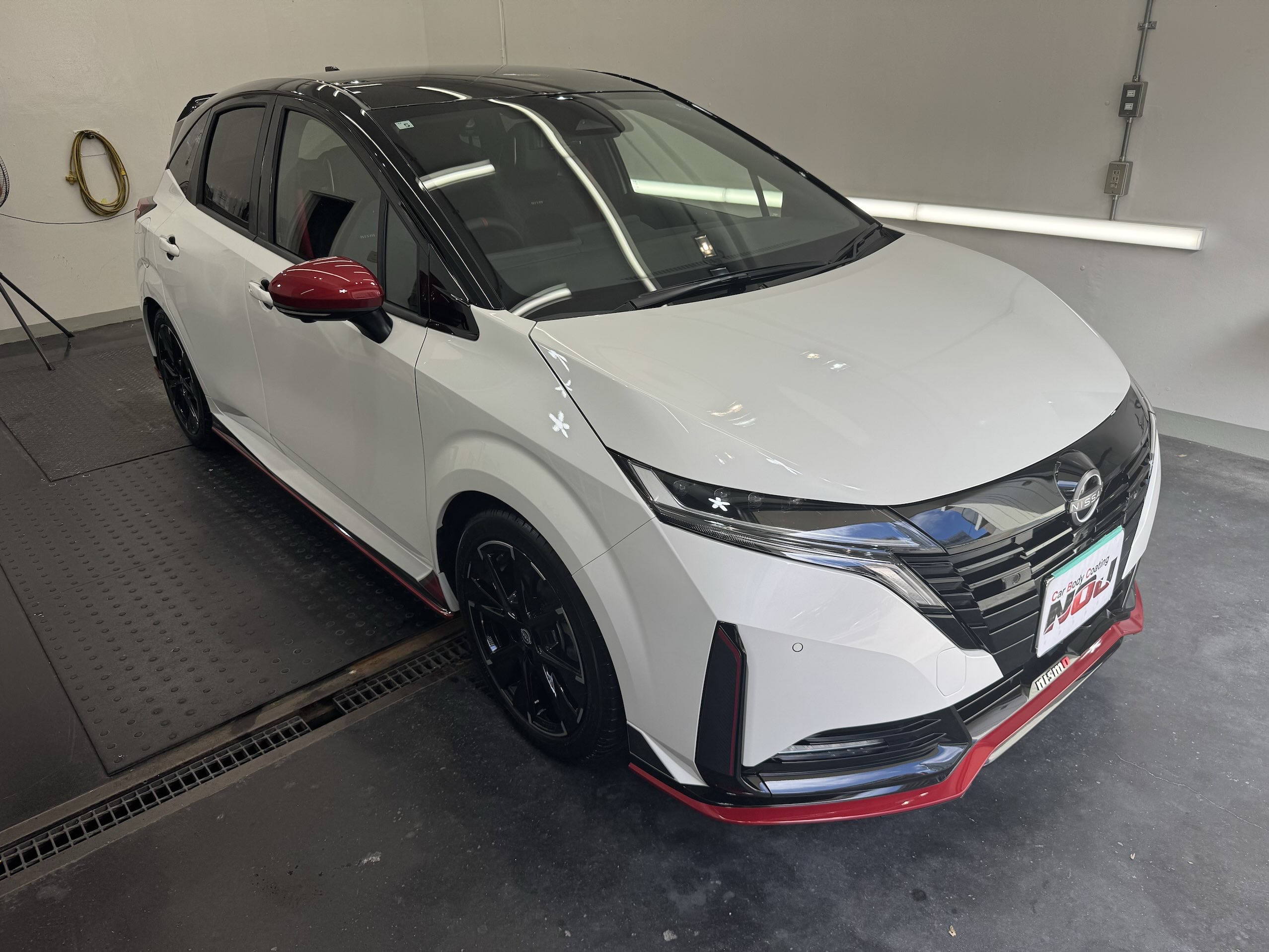 【白×黒のコントラストをさらに美しく】日産オーラ ニスモにセラミックコーティング3層＋撥水層施工！