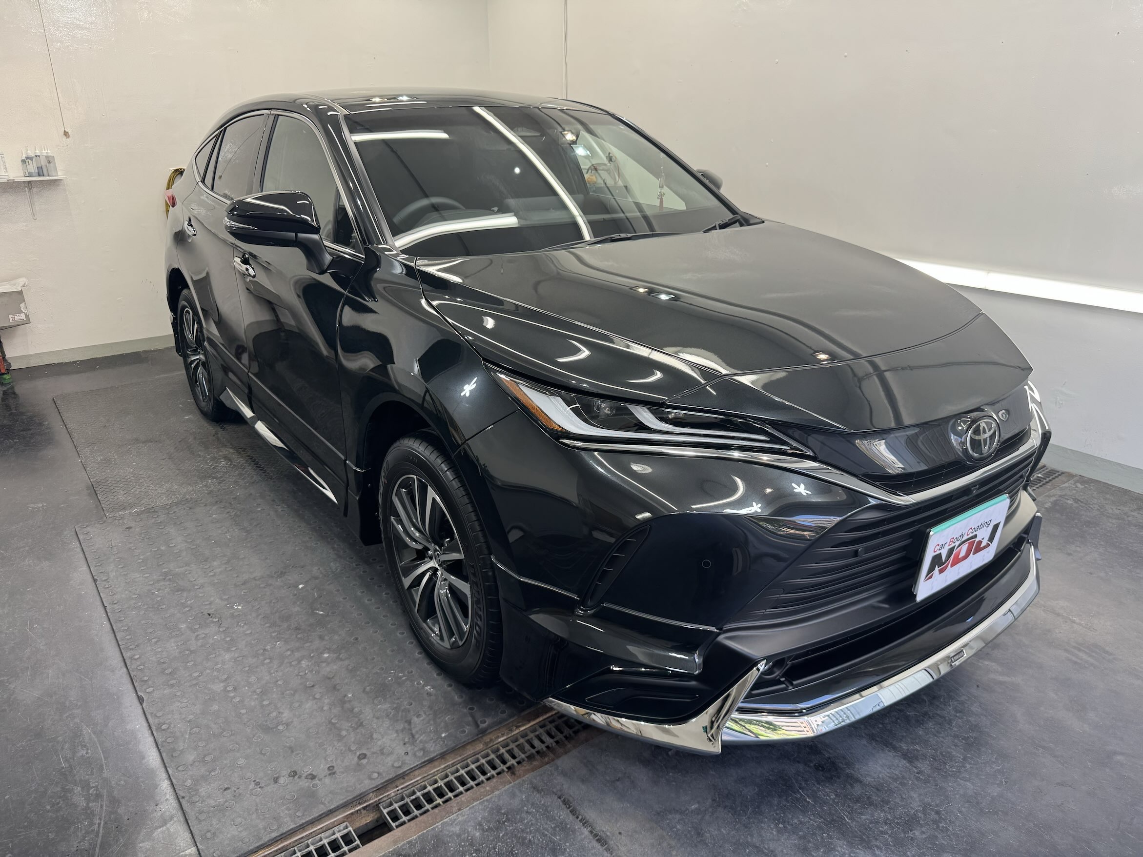 【新車でもここまで変わる】黒のハリアーにロイヤルコーティング2層施工
