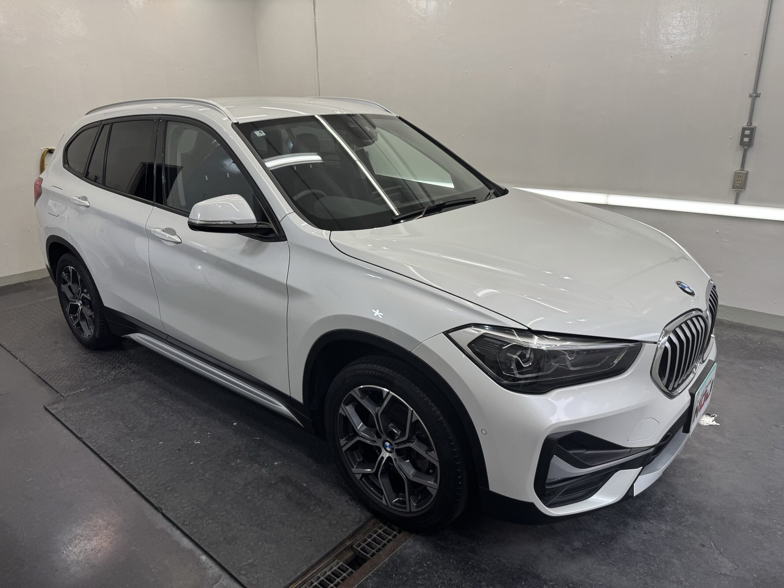 【5年分の汚れをリセット】BMW X1にロイヤルコーティング1層施工