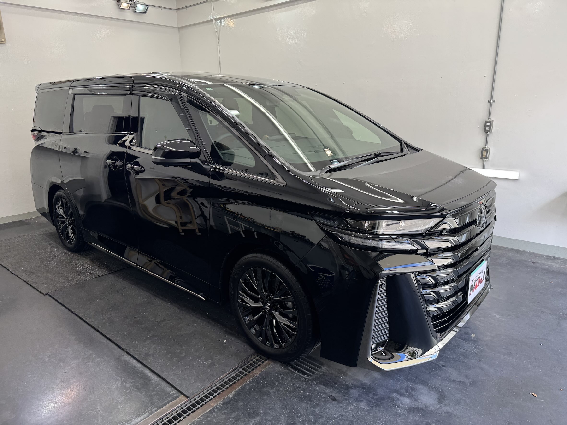 【黒いヴェルファイアをいつまでも美しく】新車にロイヤルコーティング3層＋セルフクリーニングコート